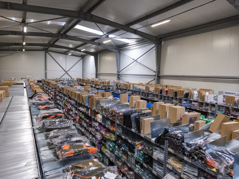 Order picking at a BigArena fulfillment center in Europe